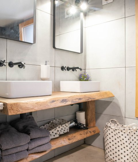 Moble de bany en fusta — Sousa Fusters